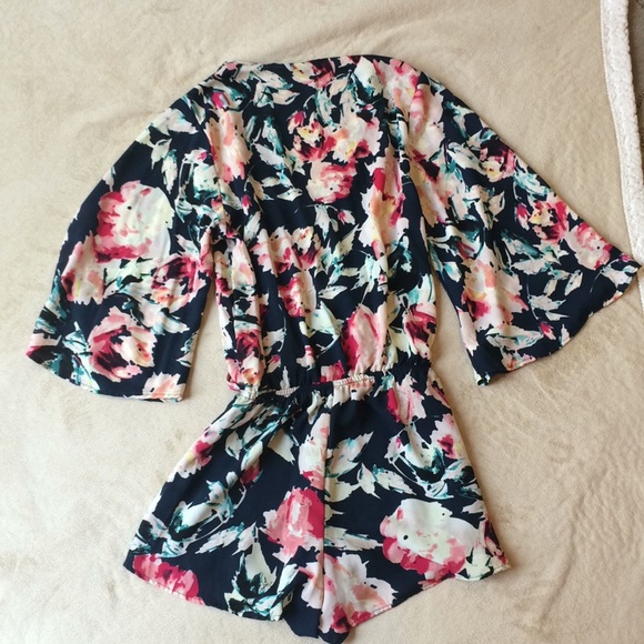 Abbeline Floral Romper - Picture 5 of 7